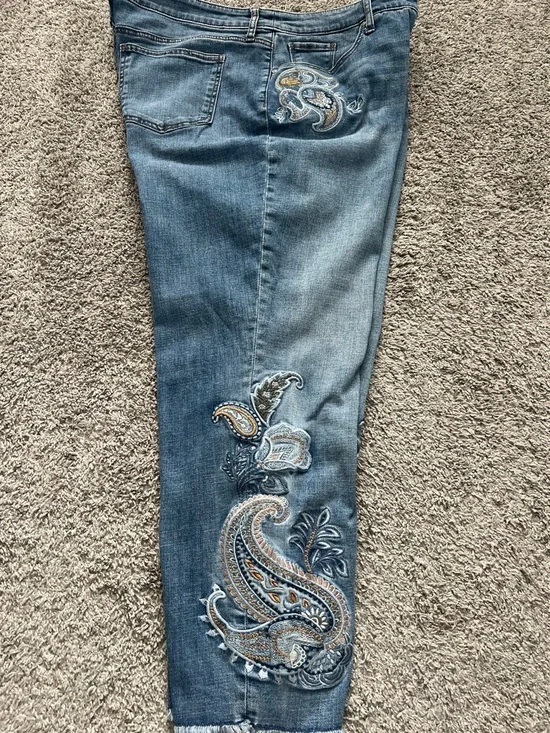 Chico's Women’s Embroidered Blue Slimming Girlfriend Slim Leg Ankle Jeans Sz 18R - Picture 3 of 14